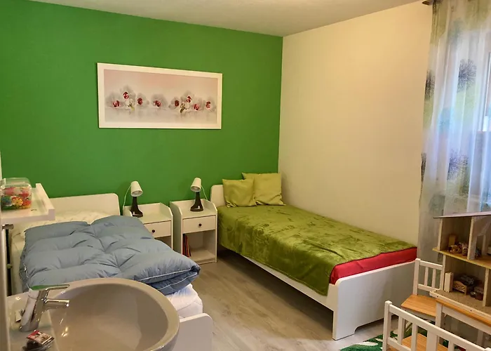 Schoene 80Qm Ferienwohnung In Ruhiger Lage